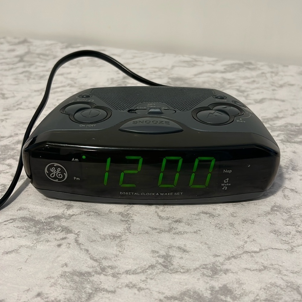 GE Digital Clock and Wake Set AM/FM Nap